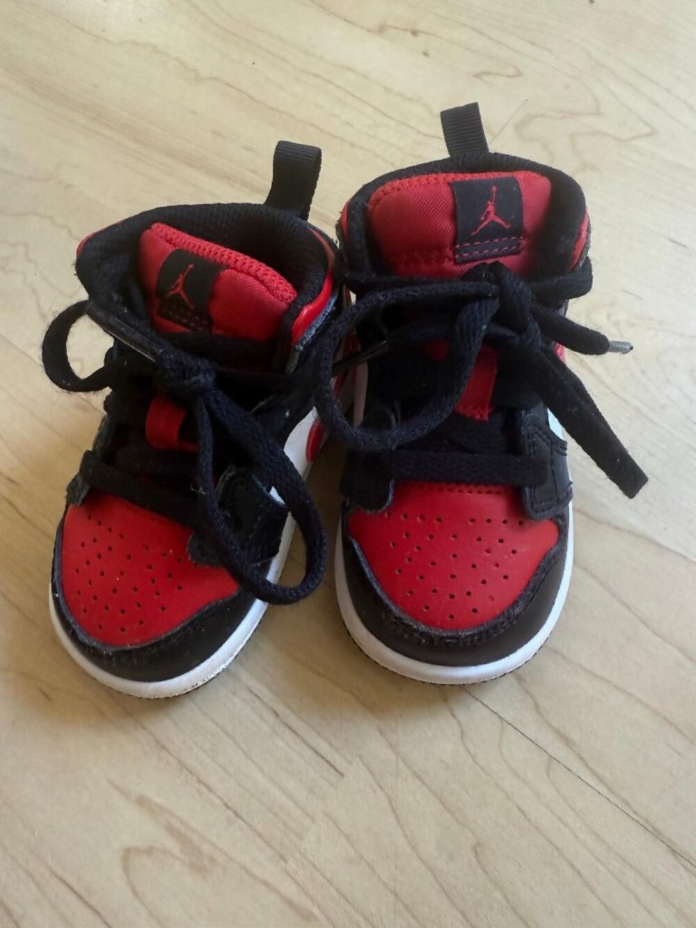 Nike Jordan 1 Mid (TD) Size 4C Toddler Sneakers Black Fire Red-White 640735-079